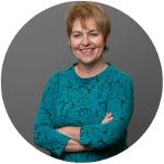 Eine Frau, sie lacht