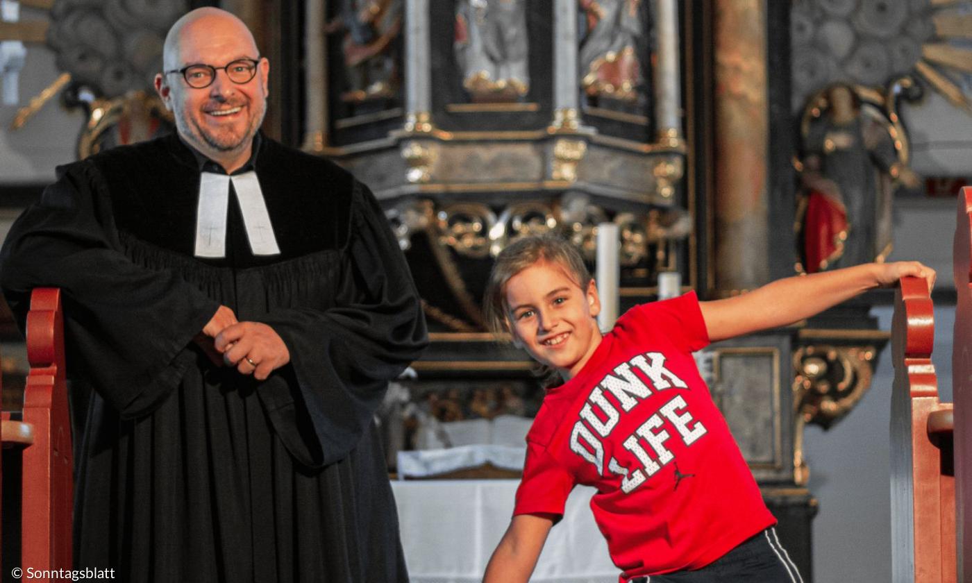 Yascha und Pastor Hannes Schott