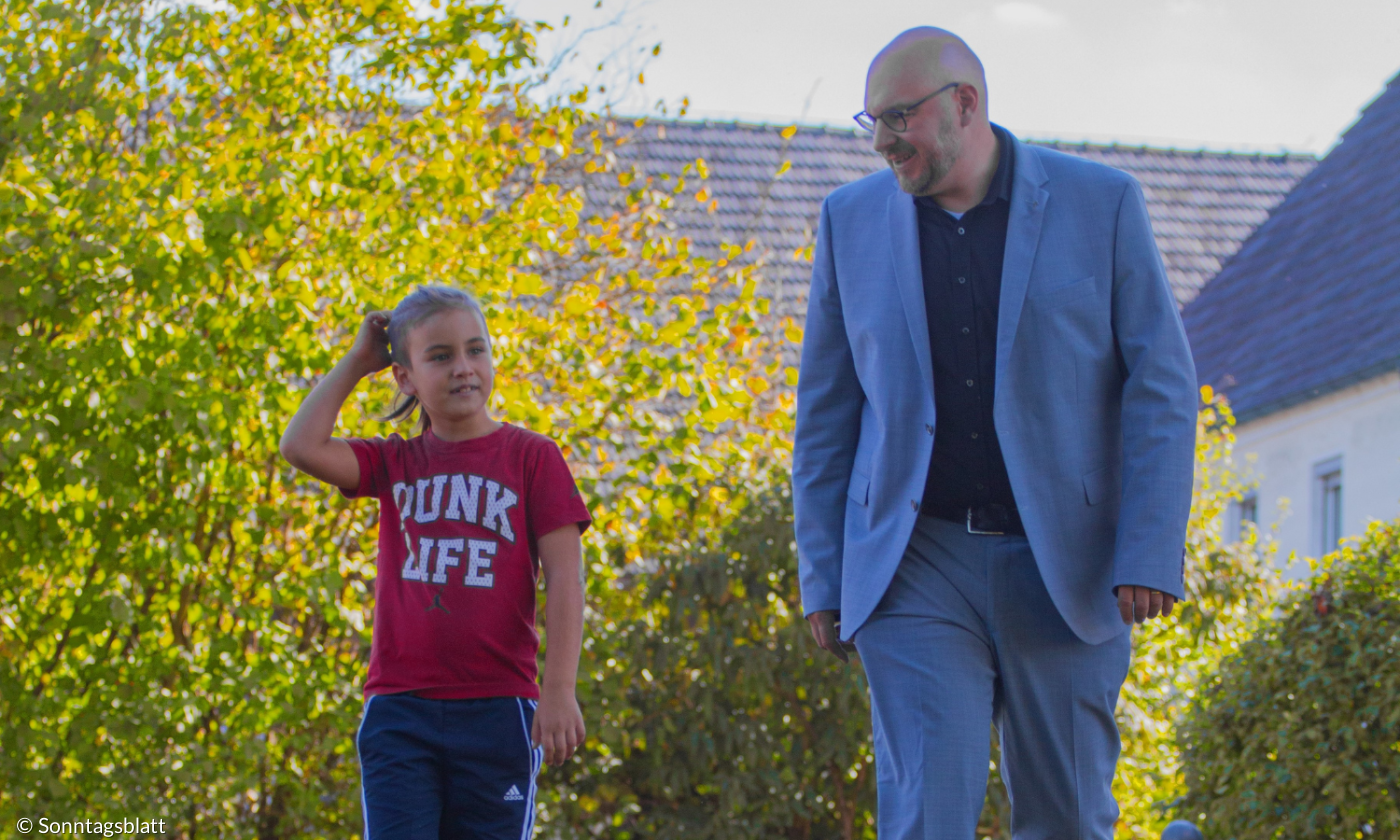 Yascha und Pfarrer Hannes Schott