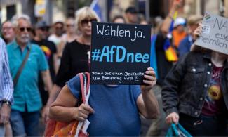  Ein linkes Bündnis demonstriert gegen den Wahlkampf-Abschluss der AfD