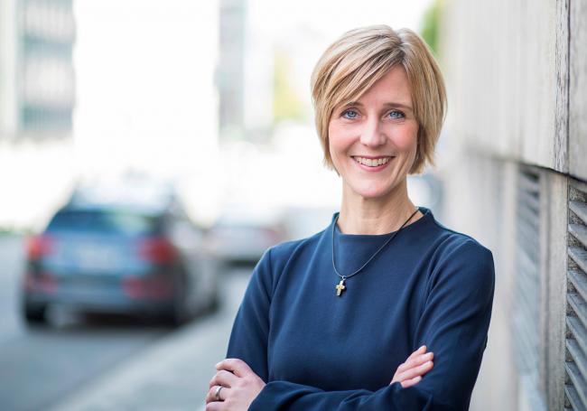 Die Fürther Pfarrerin Stefanie Schardien. (© ARD/BR/Markus Konvalin)