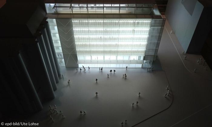 Ein Modell des Münchner Oskar-von-Miller-Forum bereichert das Archiv des Architekturmuseums.