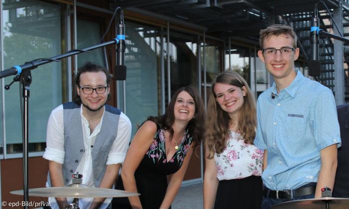 Die vier Bandmitglieder von Monotone
