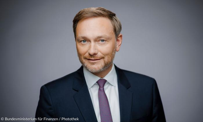 Christian Lindner in Anzug und Krawatte