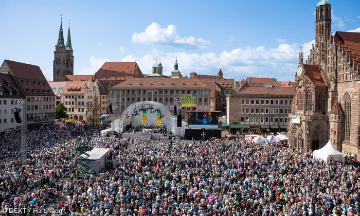 38. Deutscher Evangelischer Kirchentag in Nürnberg - Predigt von Landesbischof Heinrich Bedford-Strohm beim Eröffnungsgottesdienst des Kirchentags auf dem Nürnberger Hauptmarkt. 