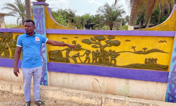 Das Memorial Zomachi: Eine der vielen Gedenkstätten auf dem Weg vom Zentrum Ouidahs zum Strand, vom dem aus die Sklaven in die Amerikas verschifft wurden.