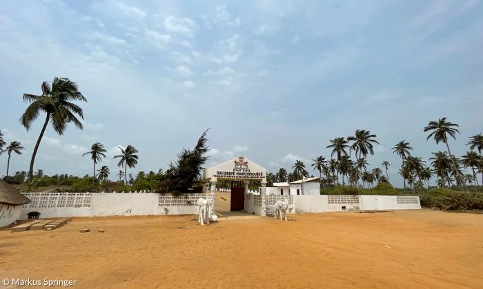 Der Bokpe-Voodoo-Tempel außerhalb von Ouidah, Benin.
