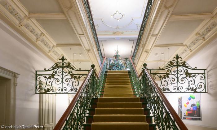 Eine prunkvolle Treppe