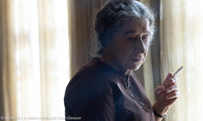 "Golda": Die britische Oscar-Preisträgerin Helen Mirren als kettenrauchende israelische Ministerpräsidentin Golda Meir.