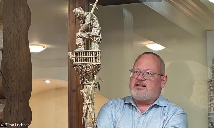 Marco Fongern mit der Dürer-Säule