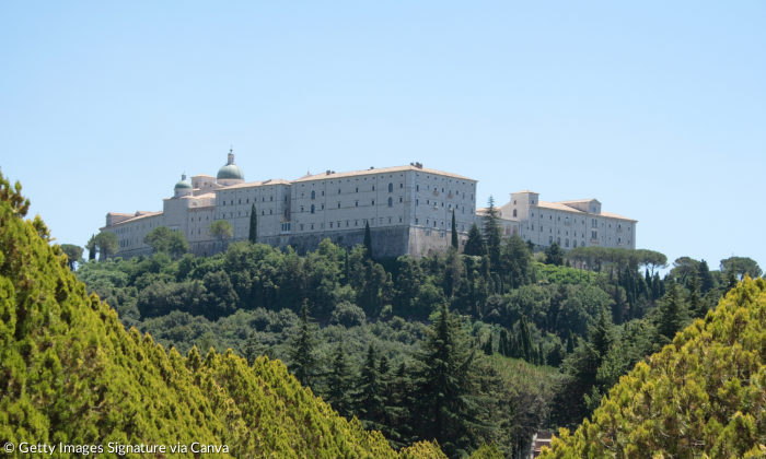 Kloster auf einem Berg in Italien