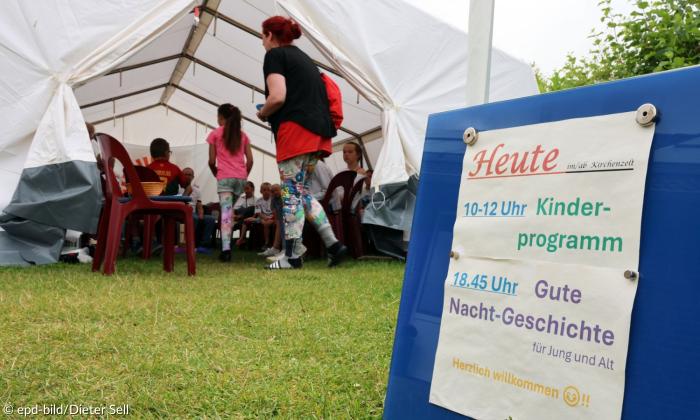 Kirchenzelt auf dem Campingplatz Achtern Diek in Otterndorf 