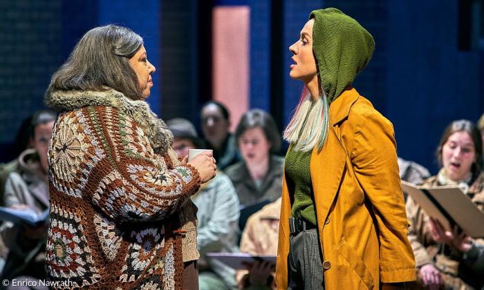 Nadine Weissmann (Mary) und Elisabeth Teige (Senta)