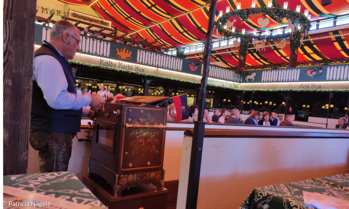 Drehorgel im Wiesngottesdienst