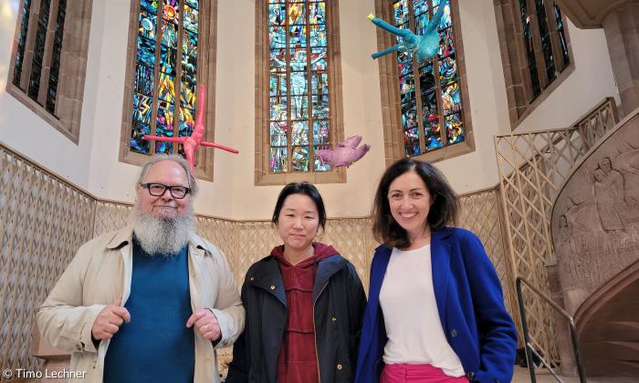 Peter Bielmeier, Künstlerin Younghun Lee und Pfarrerin Anja Fuchs 