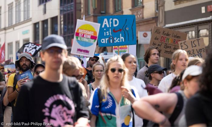 Ein linkes Bündnis bundesweit engagierter Gruppen demonstrierten am 31.08.2024 gegen den Wahlkampf-Abschluss der Partei Alternative für Deutschland 
