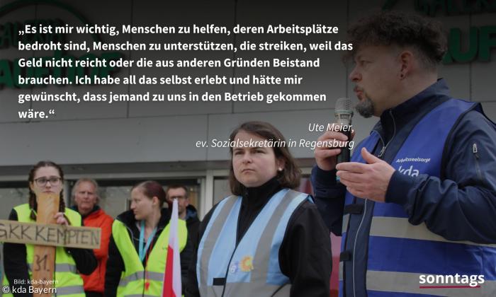 Menschen bei einer Kundgebung