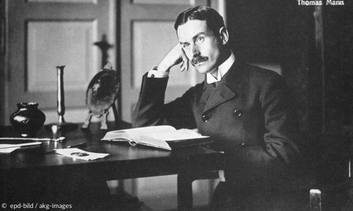 Thomas Mann im Alter von 30 Jahren. Im selben Jahr heiratet er Katia Pringsheim, die ihn zu vielen Charakteren seiner Werke inspirieren sollte.