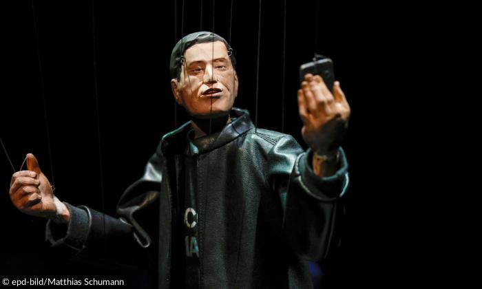 Eine Marionette von Elon Musk