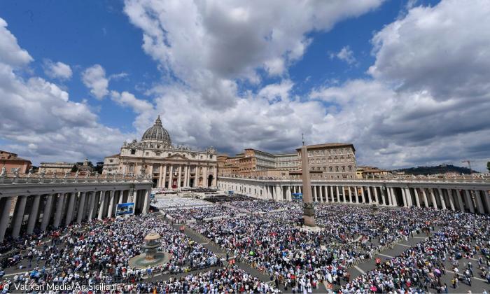 Papst Leo XIV. feiert am Sonntag (18.05.2025) die Messe zum Beginn seines Pontifikats auf dem Petersplatz in Rom