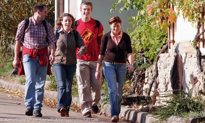 Vier Menschen auf einer Wanderung