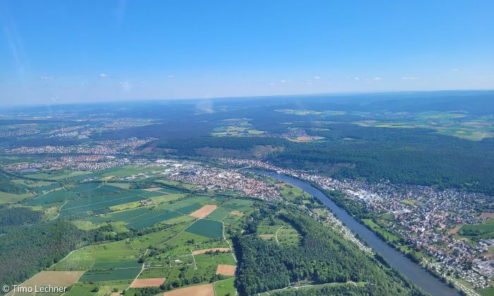 Flug mit dem Motorsegler dem Untermain entlang