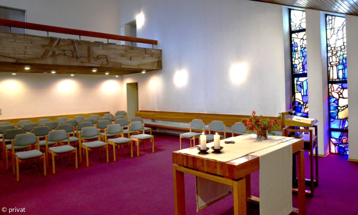 Communität Christusbruderschaft Selbitz Kapelle mit Altar und Kerzen