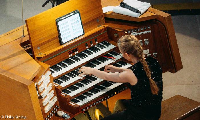 Anna Lapwood an der Orgel in St. Sebald Nürnberg