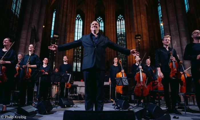Charly Hübner mit dem Ensemble Resonance bei der ION Nürnberg