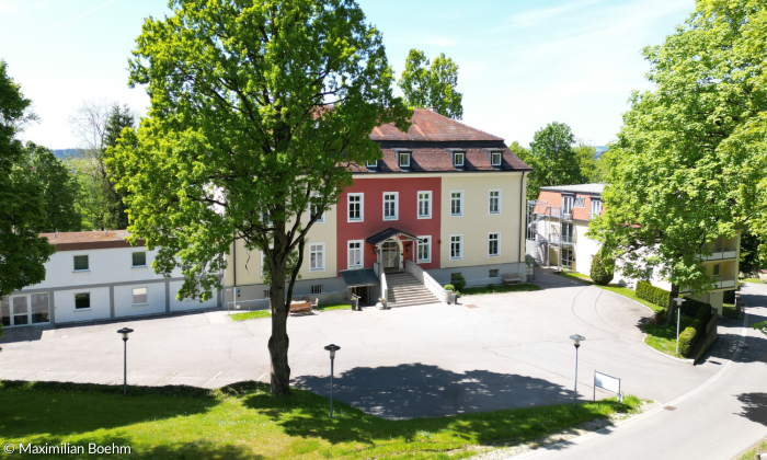 Karl Eberth Haus Tagungshaus Außenansicht Sommer