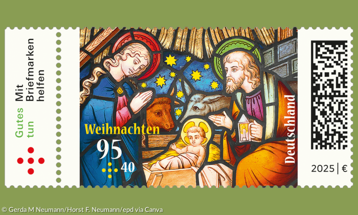 Weihnachtsbriefmarke mit Bild des Buntglasfensters einer kleinen evangelischen Kapelle in Regensburg 