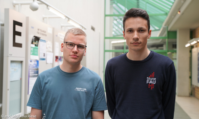 Vincent Hennecke (re.) und Jannik Lieb im Uni Gebäide