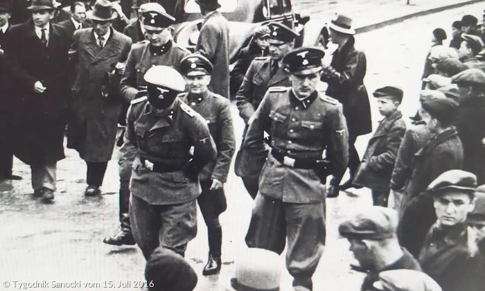  Gestapo-Offiziere, erste von rechts, Leon Humeniuk