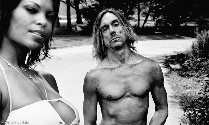 Iggy Pop mit Dame, 2003