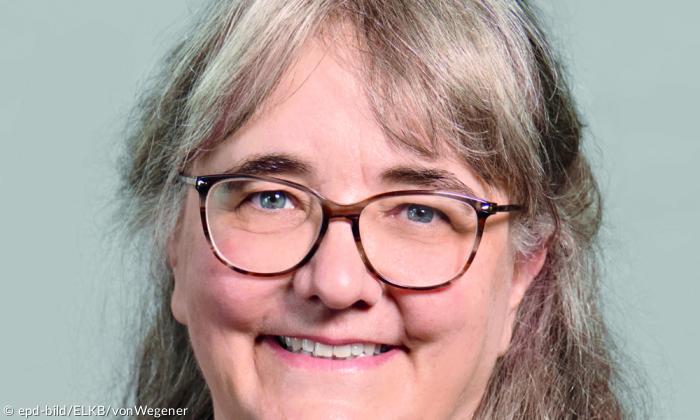 Eine Frau, sie lächelt