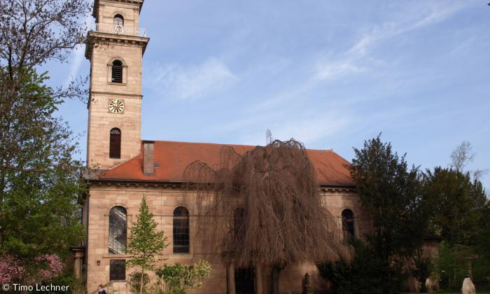 Die Fürther Auferstehungskirche im Stadtpark.