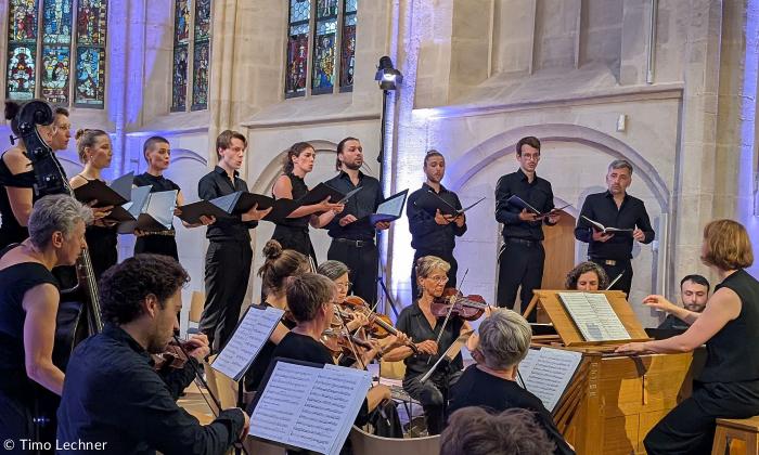 Johanna Soller (an der Orgel) beim Musikfest ION mit der Capella Sollertia