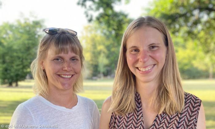 Zwei Frauen im Park