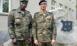 Zwei Soldaten