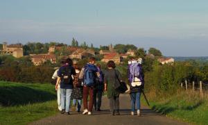 Jugendliche vor Taizé