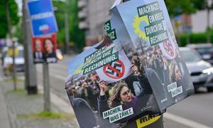 Wahlplakate der Grünen, beschädigt