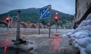 Hochwasser in einer Innenstadt