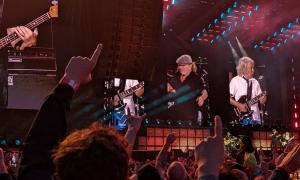 Brian Johnson und Angus Young
