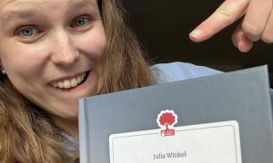 Julia Winkel und ihr Buch