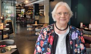 Claudia Leuser im neuen Café im Nürnberger "eckstein"