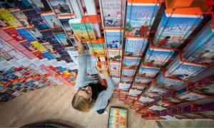 Bücher in einem Regal