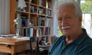 Der Holocaust-Überlebende Ernst Grube bei sich zu Hause in Regensburg.  