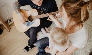 Familie singt ein Lied
