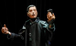 Eine Marionette von Elon Musk