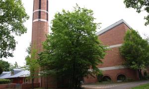 Die Kreuzkirche in Nürnberg-Schweinau